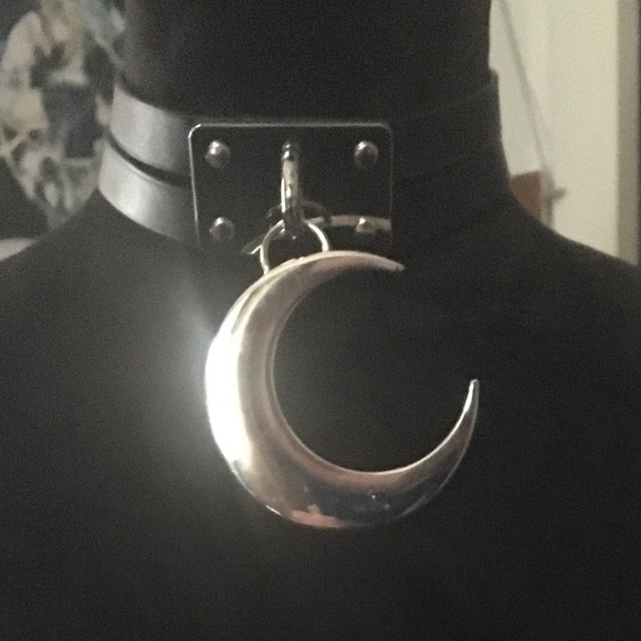 killstar moon choker